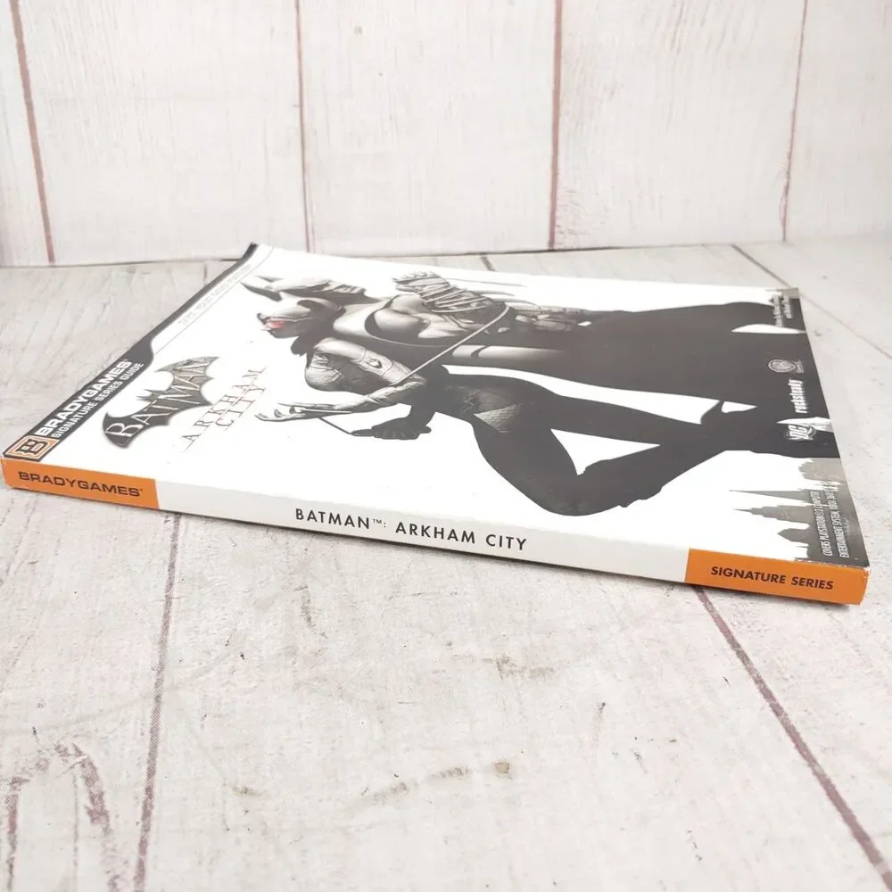 BradyGames Batman Arkham City Official Strategy Guide PS3 Xbox 360 PC USED